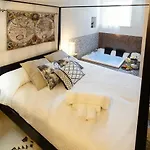 Palazzo Badiale History&rooms Szálloda Atella