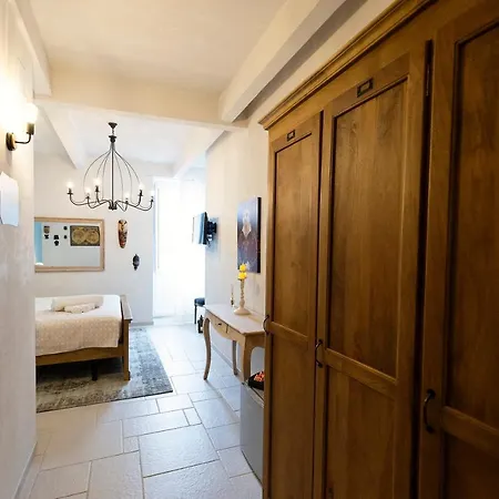 Palazzo Badiale History&rooms מלון