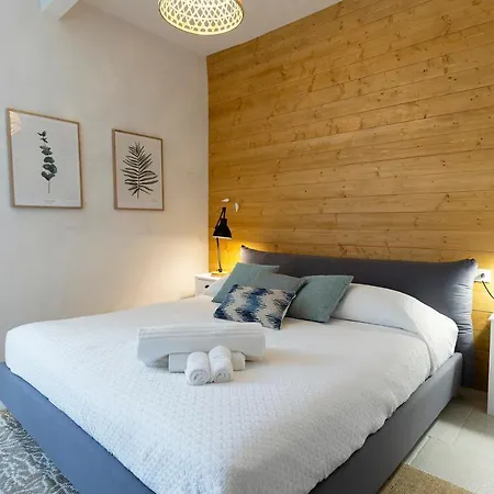 Palazzo Badiale History&rooms מלון