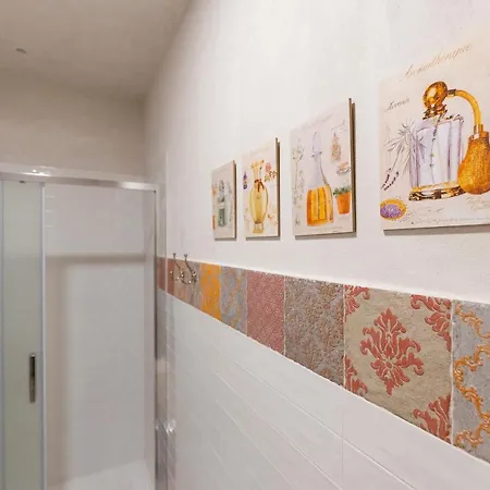 Palazzo Badiale History&rooms מלון *